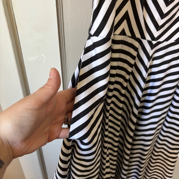 Vixen by Micheline Pitt Dollface Dress Black and White - Picture 5 of 7